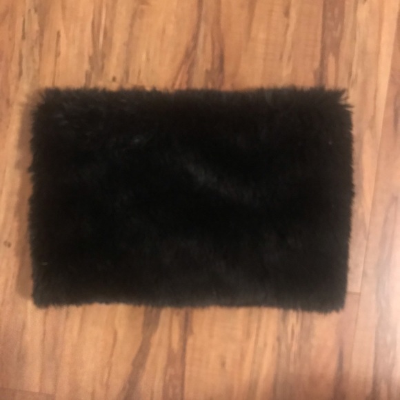 Faux fur infinity scarf - Picture 2 of 3
